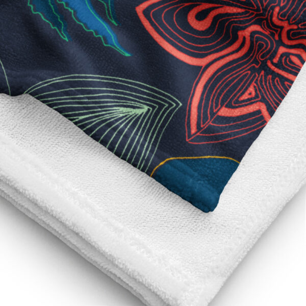 Vibrant Reef Beach Towel: Luxuriously Soft, Perfect for Beach or Poolside - Image 3