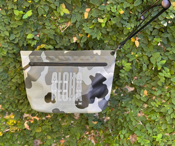 sun yearround camo pouch white aloha hang