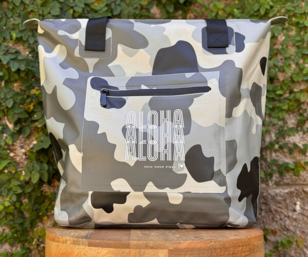 Aloha Waterproof Tote Bag with Splash-Proof Zippers – Camo - Image 3