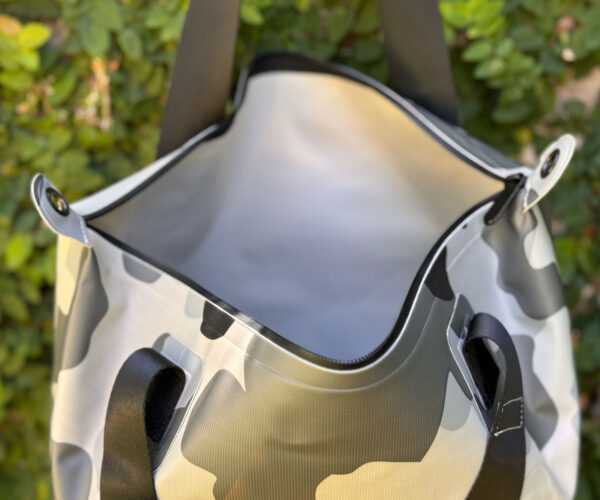 Aloha Waterproof Tote Bag with Splash-Proof Zippers – Camo - Image 4