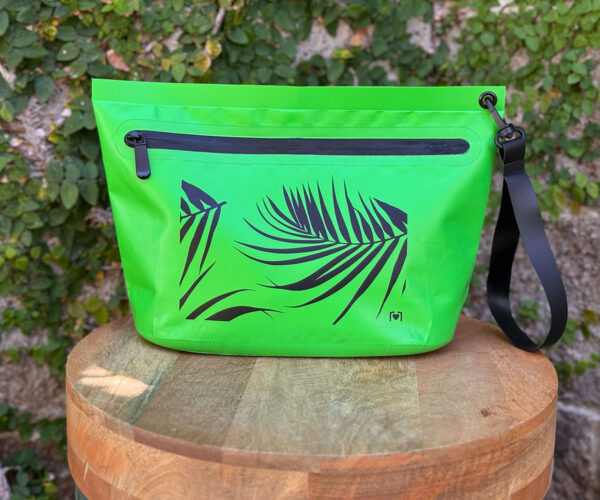 sun yearround green pouch black palm close table