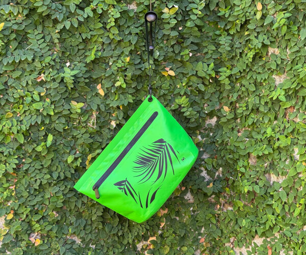 sun yearround green pouch black palm front -2