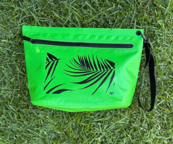 sun yearround green pouch black palm grass