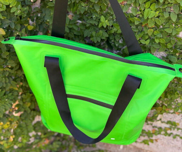 sun yearround green tote black palm looking down