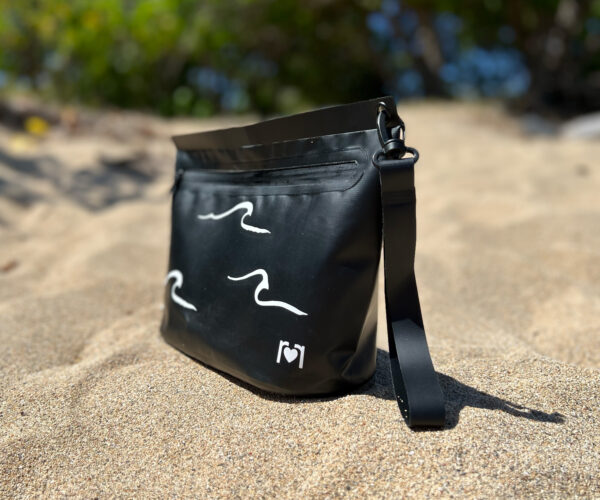 Wave Waterproof Pouch with Splash-Proof Zipper - Black - Image 2