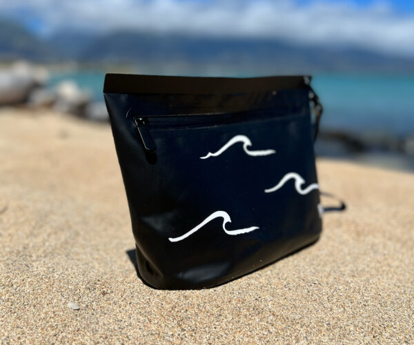 sunyearround_black_pouch_3