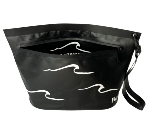 sunyearround_black_pouch_open